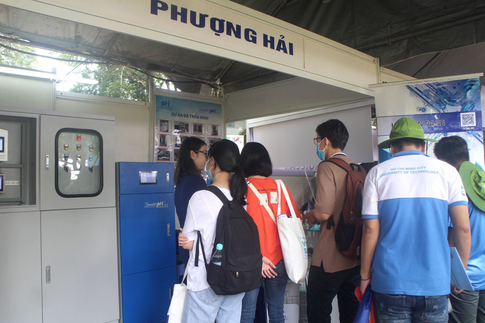 trien-lam-dai-hoc-bach-khoa-BKU-Career-Fair-2020