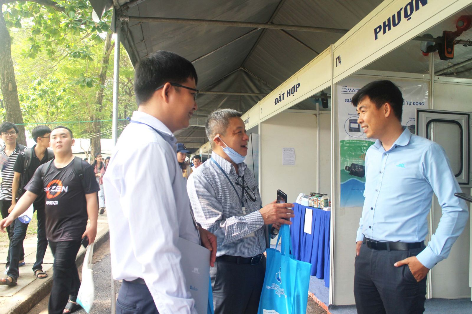 trien-lam-dai-hoc-bach-khoa-BKU-Career-Fair-2020